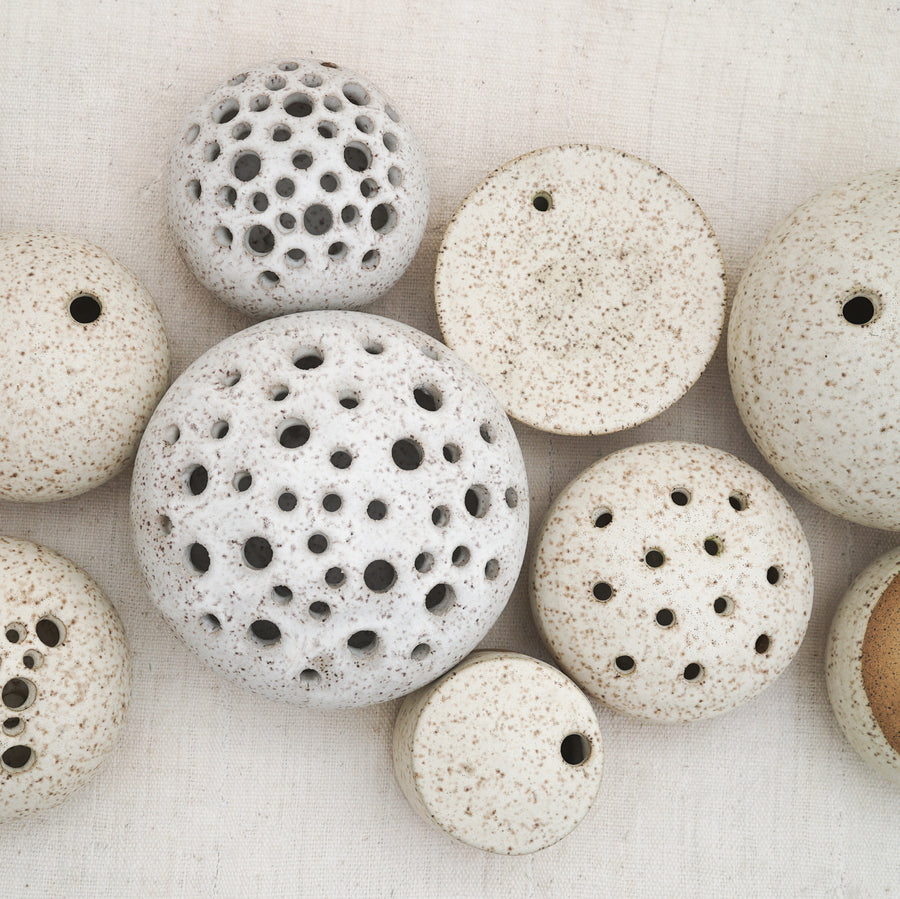 Exposed Clay- Single Stem Flower Frog